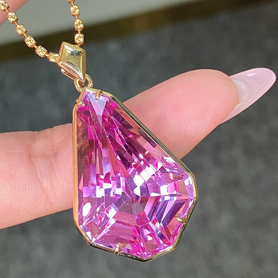 14k Gold 36.71 Ct Natural Kunzite Pendant( Without Chain ): Ref:231035152 // gold content:14k gold // main gemstone:kunzite // shape:other // carat weight:36. 71ct // color:pinkish purple // treatment:natural // Condition: New Low Estimate: 6800 High