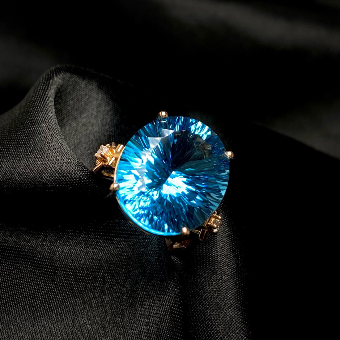 14k Gold 18.55 Ct Natural Topaz & Diamond Ring - 3