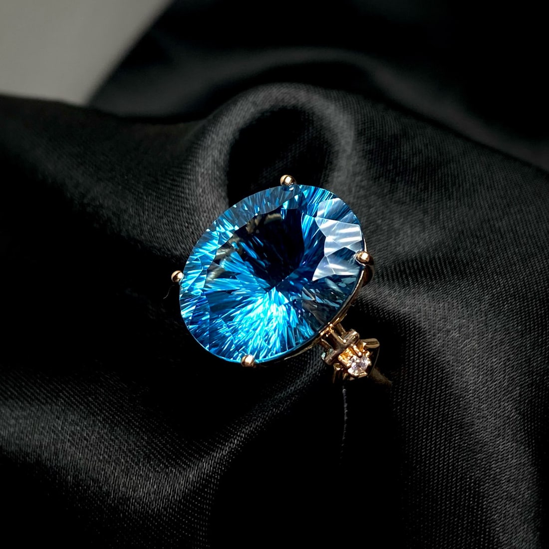 14k Gold 18.55 Ct Natural Topaz & Diamond Ring - 4
