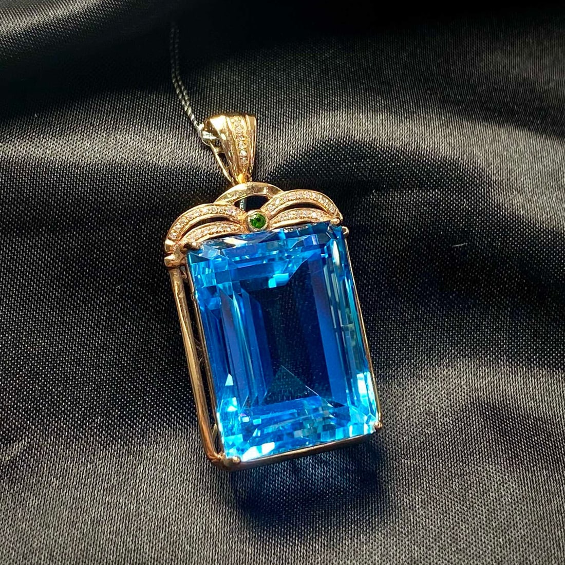 14k Gold 55.8 Ct Natural Topaz & Diamond Pendant( Without Chain ): Ref:231035177 // gold content:14k gold // main gemstone:topaz // shape:emerald // carat weight:55. 8ct // color:blue // treatment:natural // // adjacent gemstone 2 : diamond // number of stones:39 //