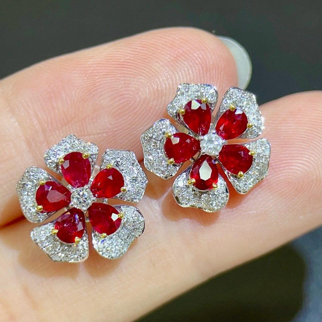 14k Gold 2.42 Ctw Natural Ruby & Diamond Earrings: Ref:231035201 // gold content:14k gold // main gemstone:ruby // shape:pear // carat weight:2. 0ct // color:red // treatment:natural // // adjacent gemstone 2 : diamond // shape:round // carat
