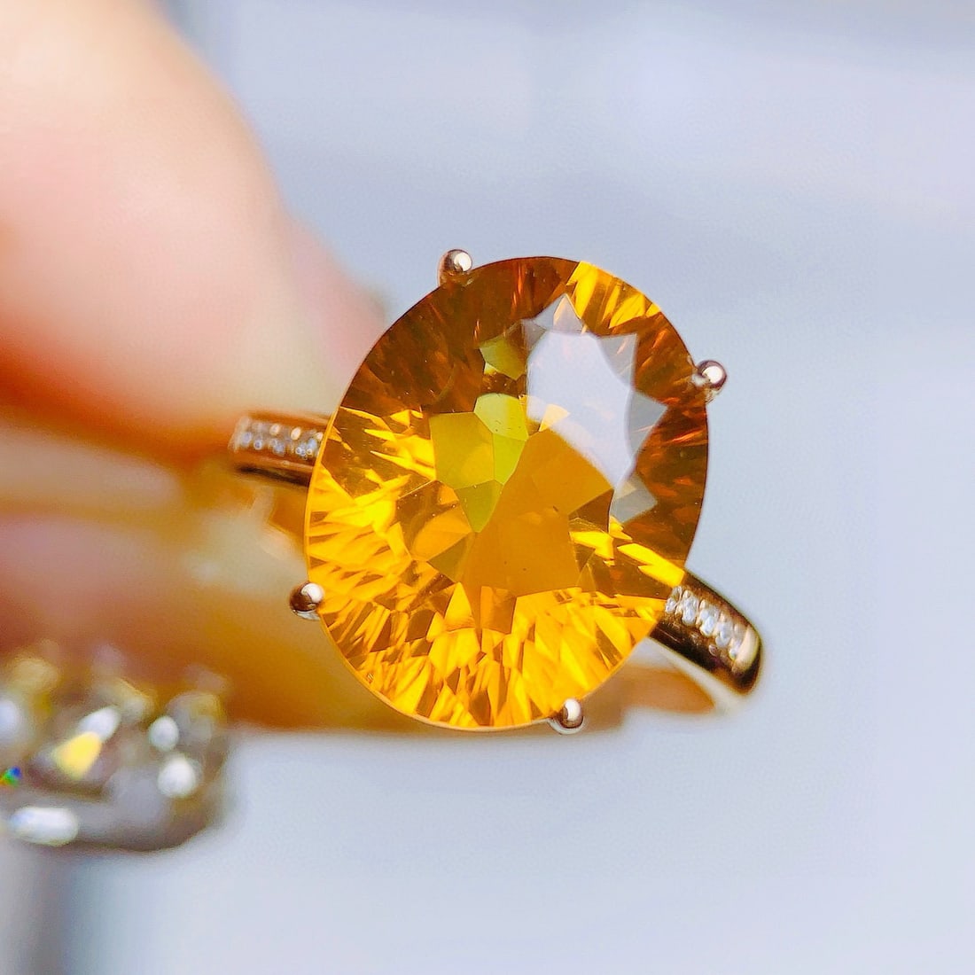 14k Gold 5.03 Ctw Natural Citrine & Diamond Ring: Ref:231035207 // gold content:14k gold // ring size:7. 25us // // main gemstone:citrine // shape:oval // carat weight:5. 0ct // color:yellow // treatment:natural // // adjacent gemstone 2 : diamond