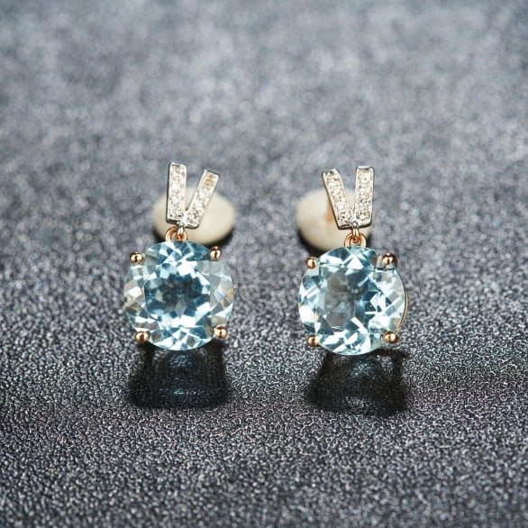 14k Gold 3.81 Ct Natural Aquamarine & Diamond Earrings: Ref:231035215 // gold content:14k gold // main gemstone:aquamarine // shape:round // carat weight:3. 81ct // color:blue // treatment:natural // cut grade:g // // adjacent gemstone 2 : diamond //