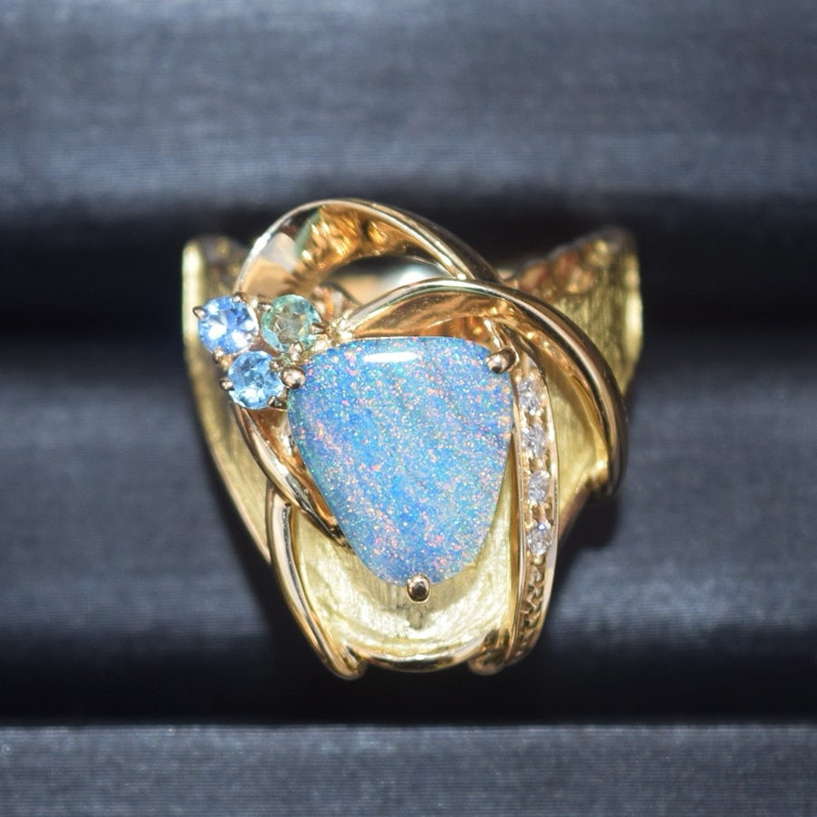 14k Gold 2.14 Ctw Natural Opal & Diamond Ring: Ref:231035234 // gold content:14k gold // ring size:7. 25us // // main gemstone:opal // shape:other // carat weight:2. 08ct // color:color // treatment:natural // // adjacent gemstone 2 : diamond //