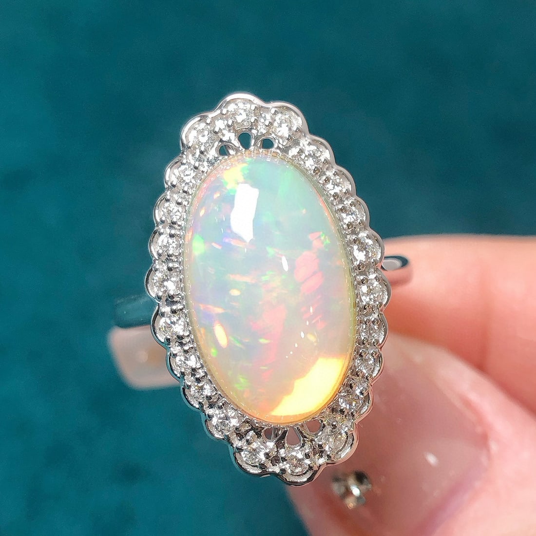 14k Gold 3.83 Ctw Natural Opal & Diamond Ring: Ref:231035241 // gold content:14k gold // ring size:7. 25us // // main gemstone:opal // shape:oval // carat weight:3. 56ct // color:white // treatment:natural // // adjacent gemstone 2 : diamond // sh