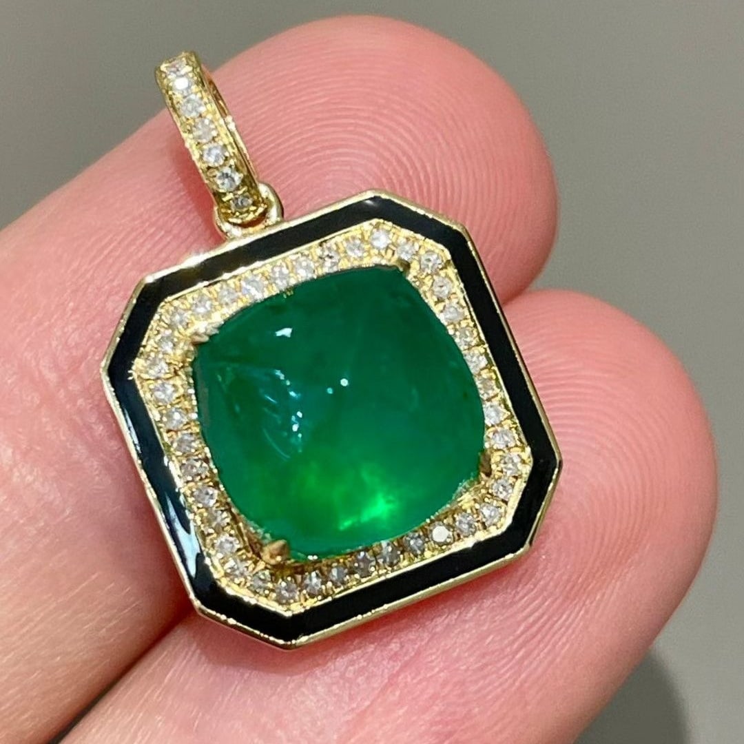 14k Gold 3.82 Ct Natural Emerald & Diamond Pendant( Without Chain ): Ref:231035249 // gold content:14k gold // main gemstone:emerald // shape:suger-loaf // carat weight:3. 82ct // color:green // treatment:natural // // adjacent gemstone 2 : diamond // shape:round //