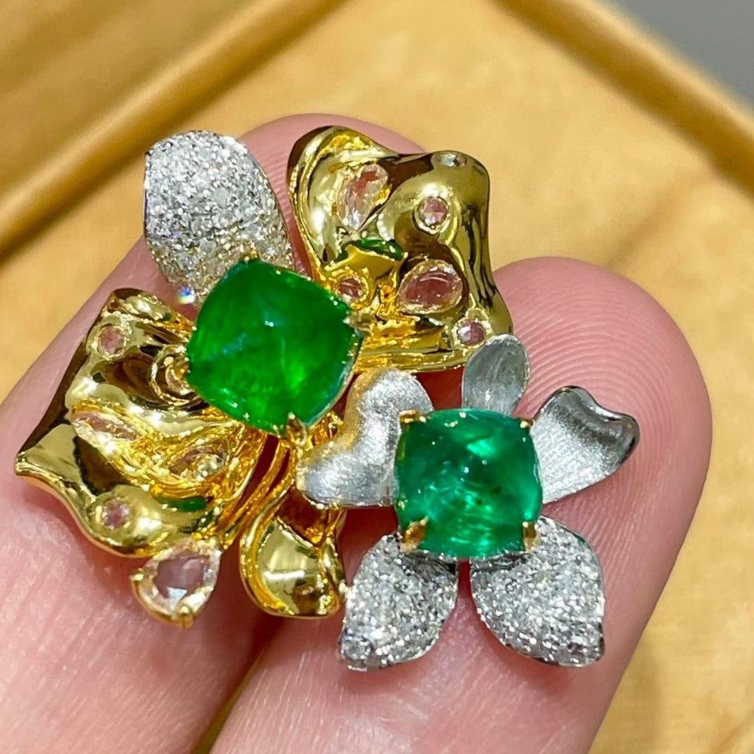 14k Gold 2.0 Ct Natural Emerald & Diamond & Sapphire Pendant( Without Chain ): Ref:231035250 // gold content:14k gold // main gemstone:emerald // shape:suger-loaf // carat weight:2. 0ct // color:green // treatment:natural // // adjacent gemstone 2 : diamond // shape:round //