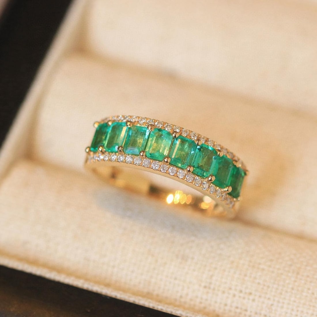 14k Gold 2.04 Ctw Natural Emerald & Diamond Ring: Ref:231035257 // gold content:14k gold // ring size:7. 25us // // main gemstone:emerald // shape:octagonal // carat weight:1. 83ct // color:green // treatment:natural // // adjacent gemstone 2 : diamo