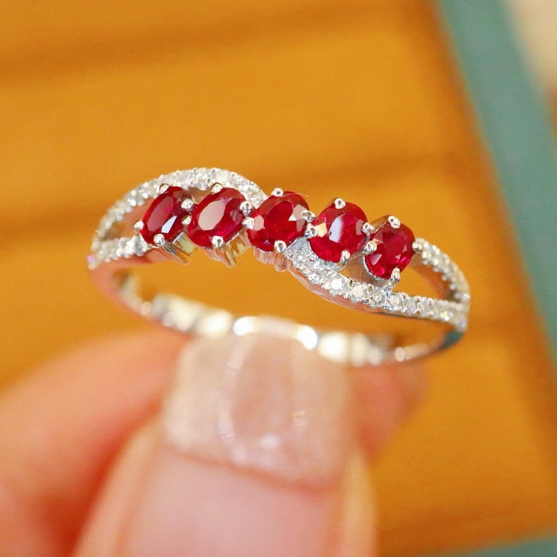 14k Gold 0.62 Ctw Natural Ruby & Diamond Ring: Ref:231036011 // gold content:14k gold // ring size:7. 25us // // main gemstone:ruby // shape:oval // carat weight:0. 50ct // color:red // treatment:natural // // adjacent gemstone 2 : diamond // numb