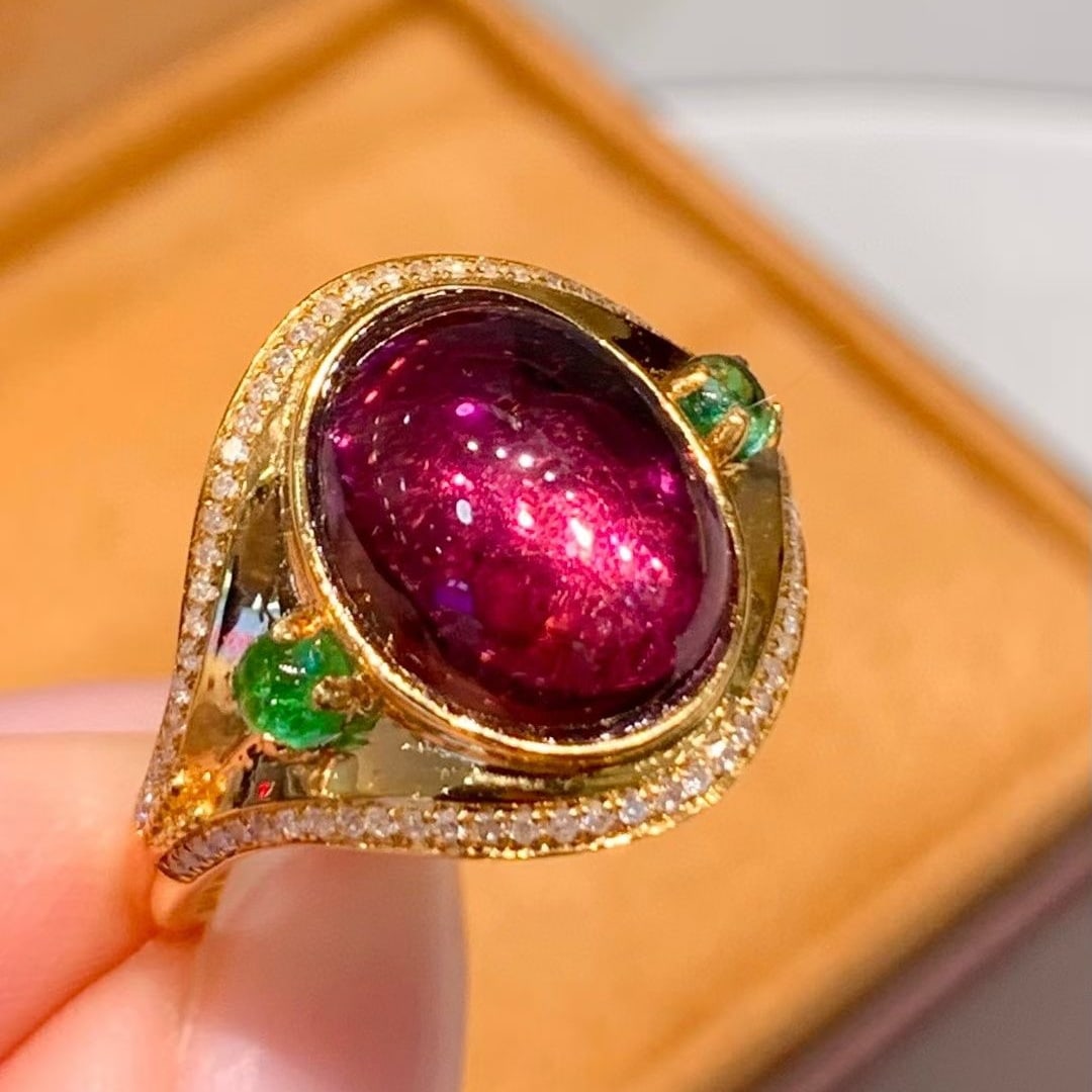 14k Gold 4 Ct Natural Tourmaline & Diamond Ring: Ref:231036029 // gold content:14k gold // ring size:7. 25us // // main gemstone:tourmaline // shape:oval // carat weight:4ct // color:red // treatment:natural // // adjacent gemstone 2 : diamond //