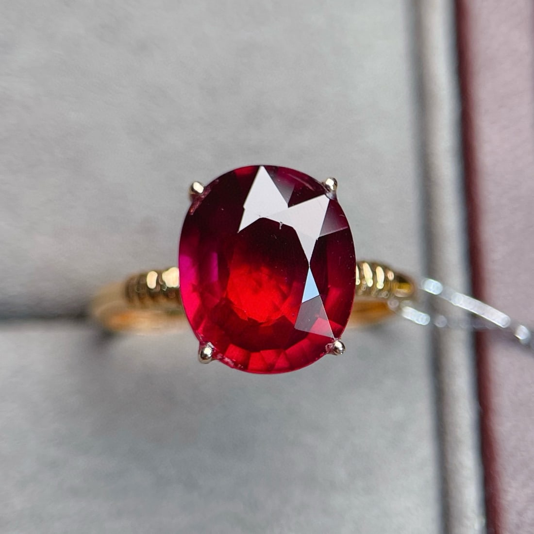 14k Gold 4.42 Ctw Natural Garnet & Diamond Ring: Ref:231036036 // gold content:14k gold // ring size:7. 25us // // main gemstone:garnet // shape:oval // carat weight:4. 4ct // color:red // treatment:natural // // adjacent gemstone 2 : diamond //