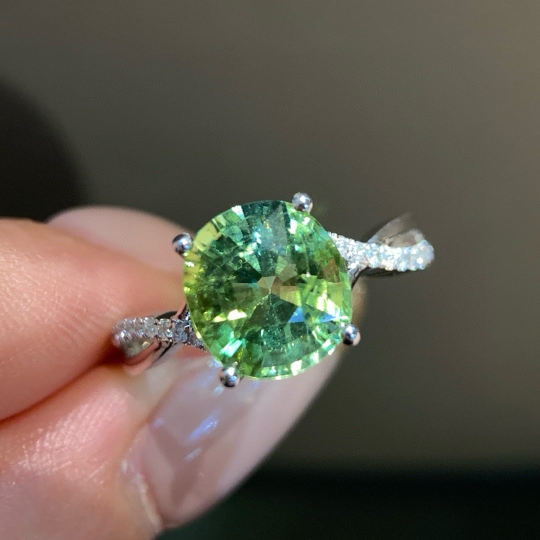 14k Gold 3.09 Ctw Natural Tourmaline & Diamond Ring: Ref:231036038 // gold content:14k gold // ring size:7. 25us // // main gemstone:tourmaline // shape:oval // carat weight:2. 98ct // color:green // treatment:natural // // adjacent gemstone 2 :