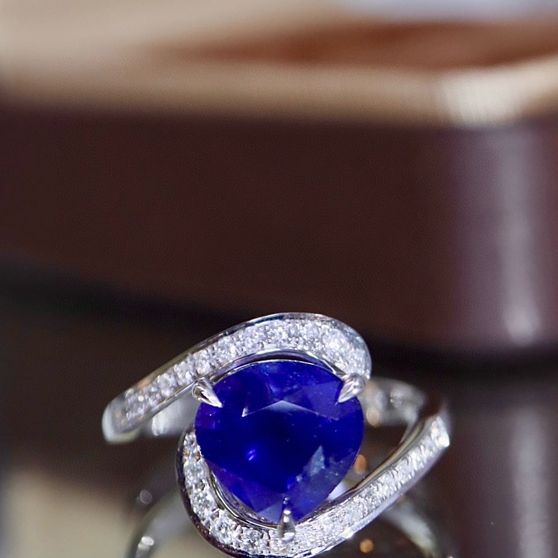 14k Gold 2.81 Ctw Natural Sapphire & Diamond Ring: Ref:231036043 // gold content:14k gold // ring size:7. 25us // // main gemstone:sapphire // shape:pear // carat weight:2. 63ct // color:blue // treatment:natural // // adjacent gemstone 2 : diamond