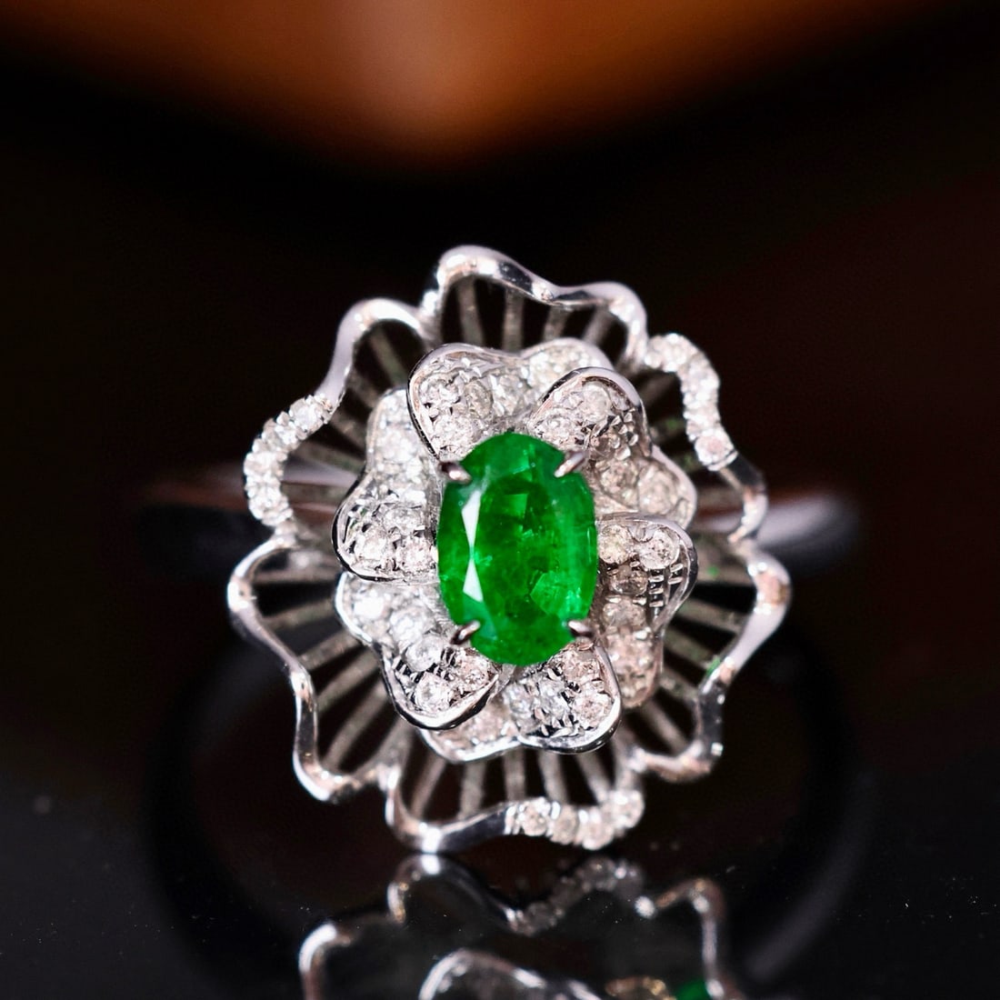 14k Gold 0.75 Ctw Vivid Green Natural Emerald & Diamond Ring: Ref:231036051 // gold content:14k gold // ring size:7. 25us // // main gemstone:emerald // shape:oval // carat weight:0. 56ct // color:vivid green // treatment:natural // // adjacent gemstone 2 :