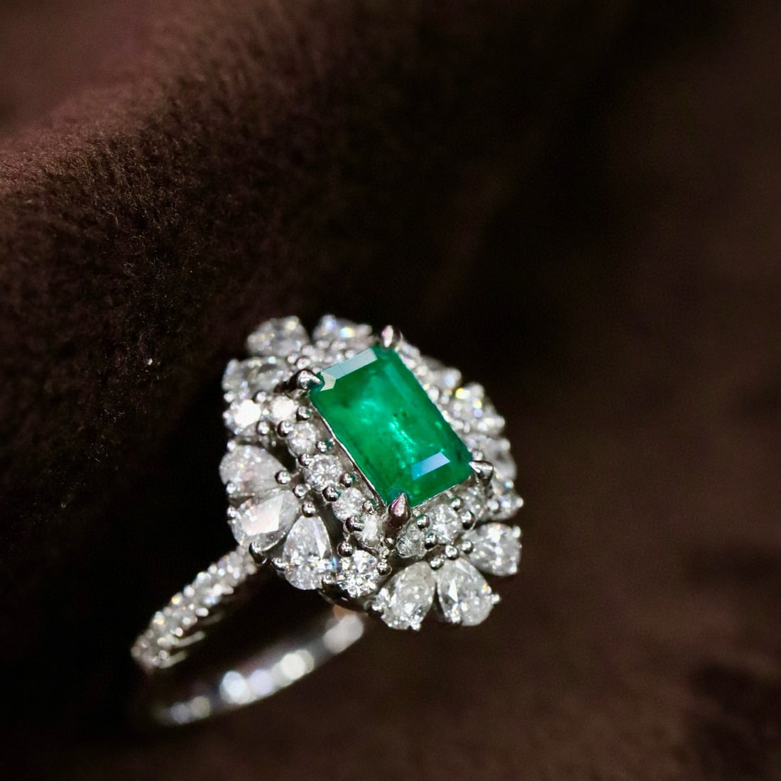 14k Gold 1.74 Ctw Vivid Green Natural Emerald & Diamond Ring - 2