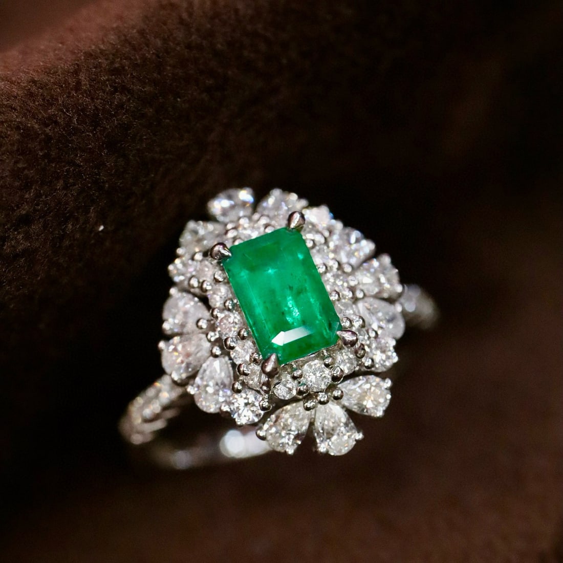 14k Gold 1.74 Ctw Vivid Green Natural Emerald & Diamond Ring - 3
