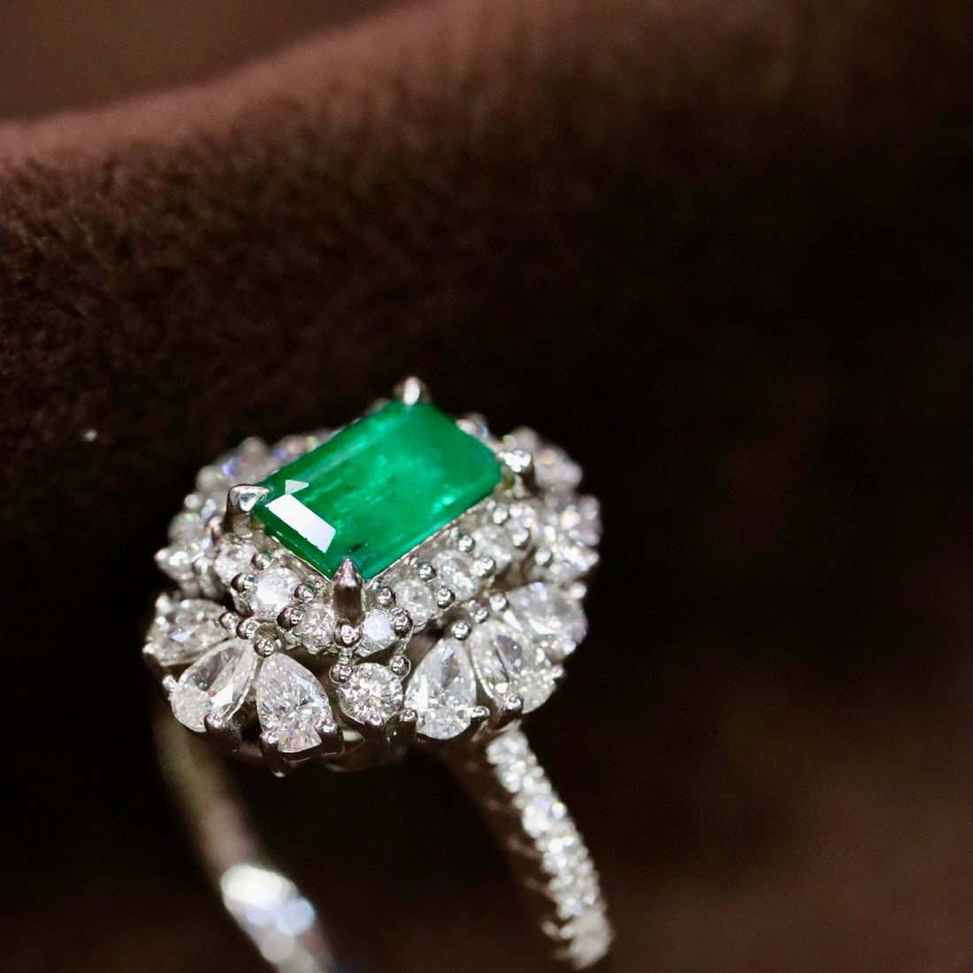 14k Gold 1.74 Ctw Vivid Green Natural Emerald & Diamond Ring - 4