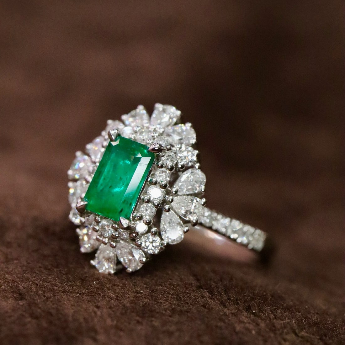 14k Gold 1.74 Ctw Vivid Green Natural Emerald & Diamond Ring - 5