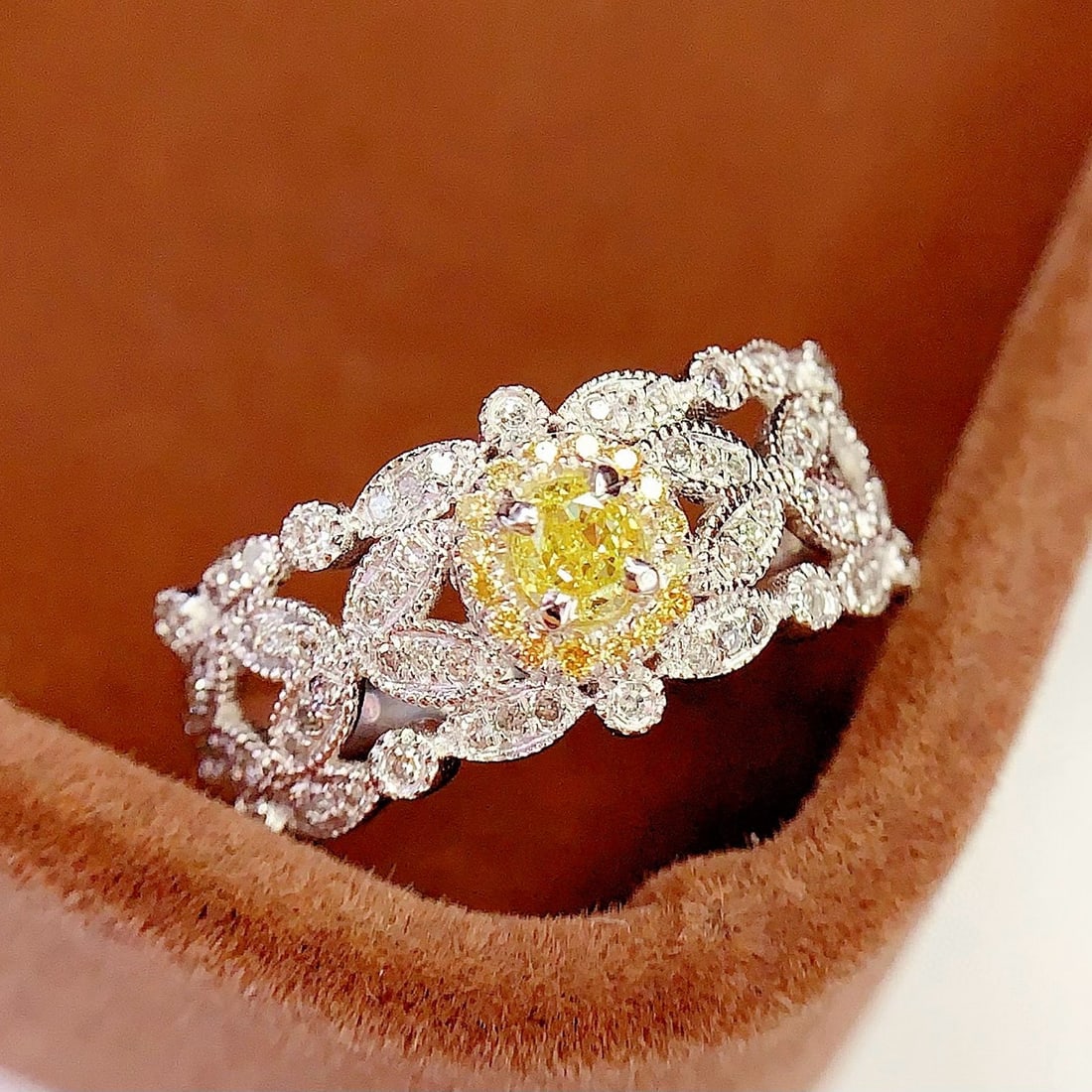 14k Gold 0.28 Ct Natural Yellow Diamond & Diamond Ring: Ref:231036069 // gold content:14k gold // ring size:7. 25us // // main gemstone:yellow diamond // shape:oval // carat weight:0. 28ct // color:yellow // treatment:natural // // adjacent gemstone 2 :