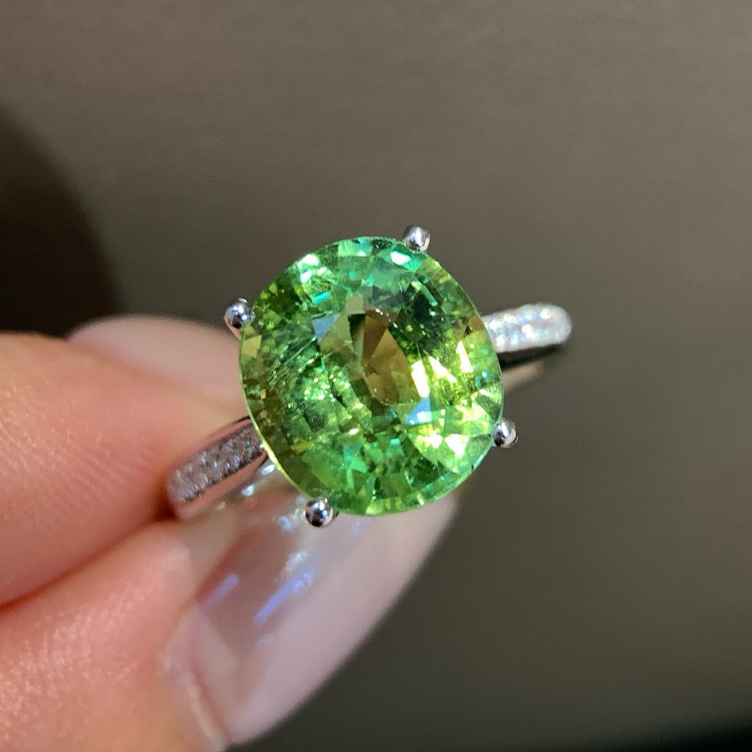 14k Gold 4.38 Ct Natural Tourmaline & Diamond Ring: Ref:231036084 // gold content:14k gold // ring size:7. 25us // // main gemstone:tourmaline // shape:oval // carat weight:4. 38ct // color:green // treatment:natural // // adjacent gemstone 2 :