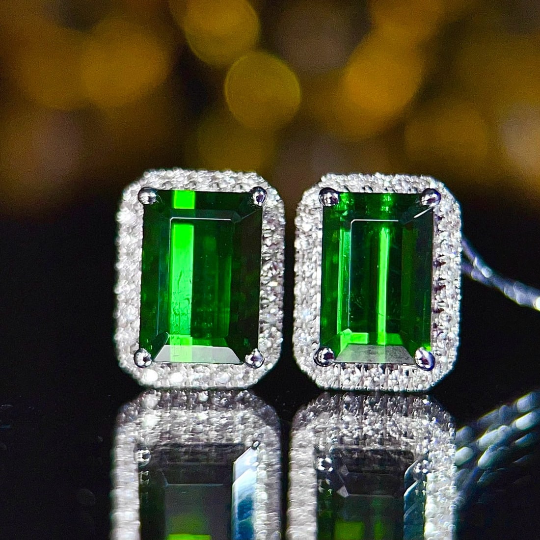 14k Gold 2.04 Ct Natural Tourmaline & Diamond Earrings: Ref:231036087 // gold content:14k gold // main gemstone:tourmaline // shape:octagonal // carat weight:2. 04ct // color:green // treatment:natural // // adjacent gemstone 2 : diamond // number of