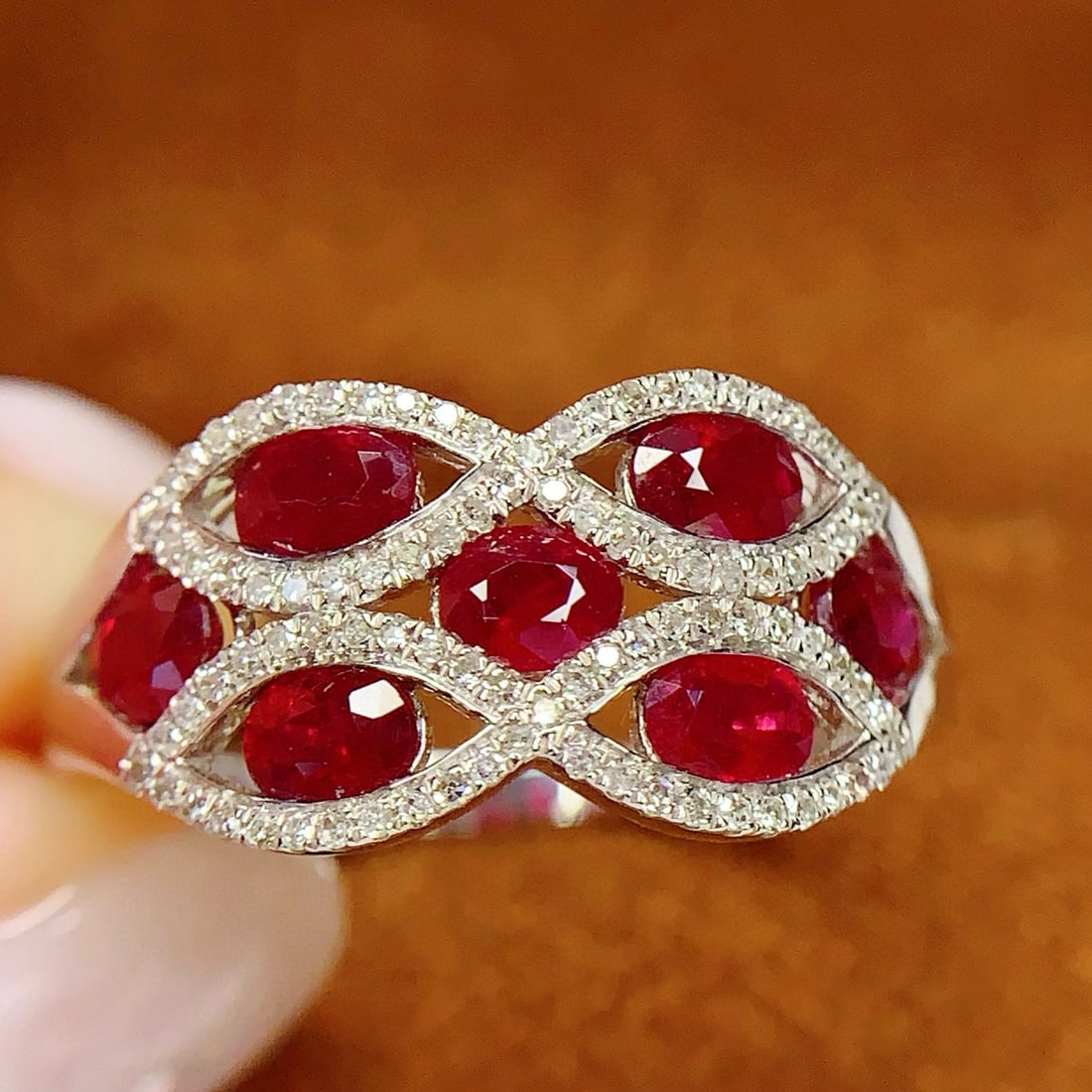 14k Gold 2.5 Ct Natural Ruby & Diamond Ring: Ref:231036094 // gold content:14k gold // ring size:7. 25us // // main gemstone:ruby // shape:oval // carat weight:2. 5ct // color:red // treatment:natural // // adjacent gemstone 2 : diamond // numbe