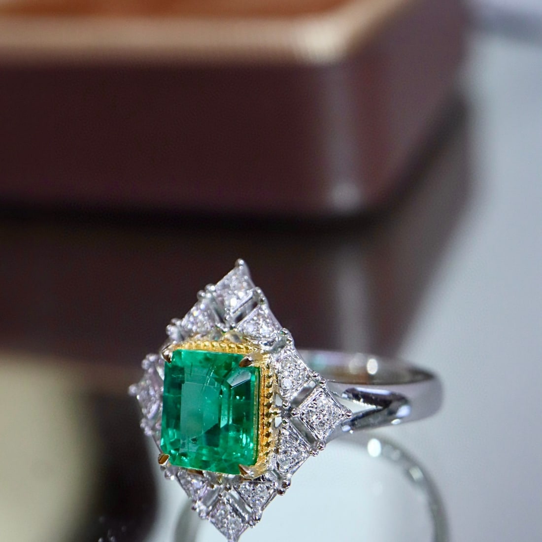 14k Gold 1.66 Ctw Vivid Green Natural Emerald & Diamond Ring - 2