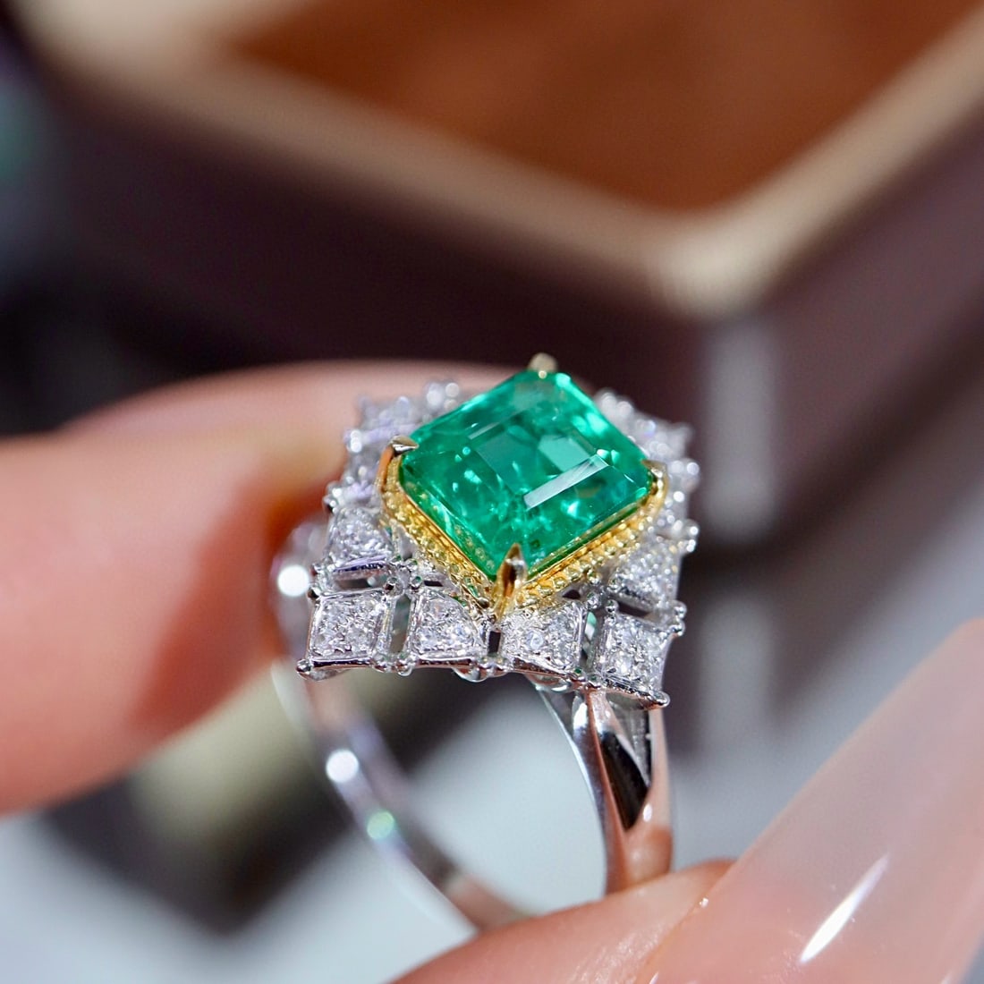 14k Gold 1.66 Ctw Vivid Green Natural Emerald & Diamond Ring - 4