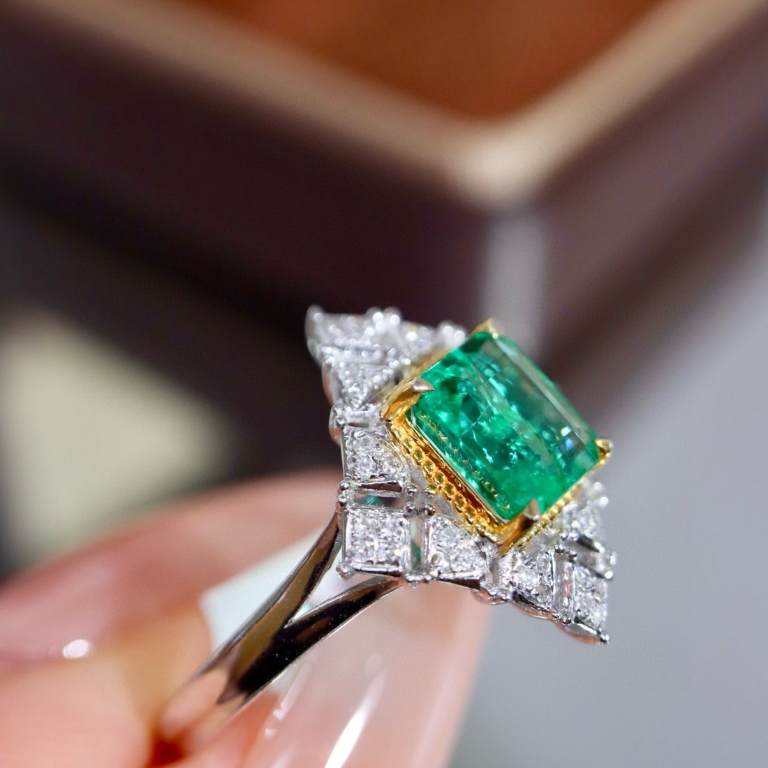 14k Gold 1.66 Ctw Vivid Green Natural Emerald & Diamond Ring - 6