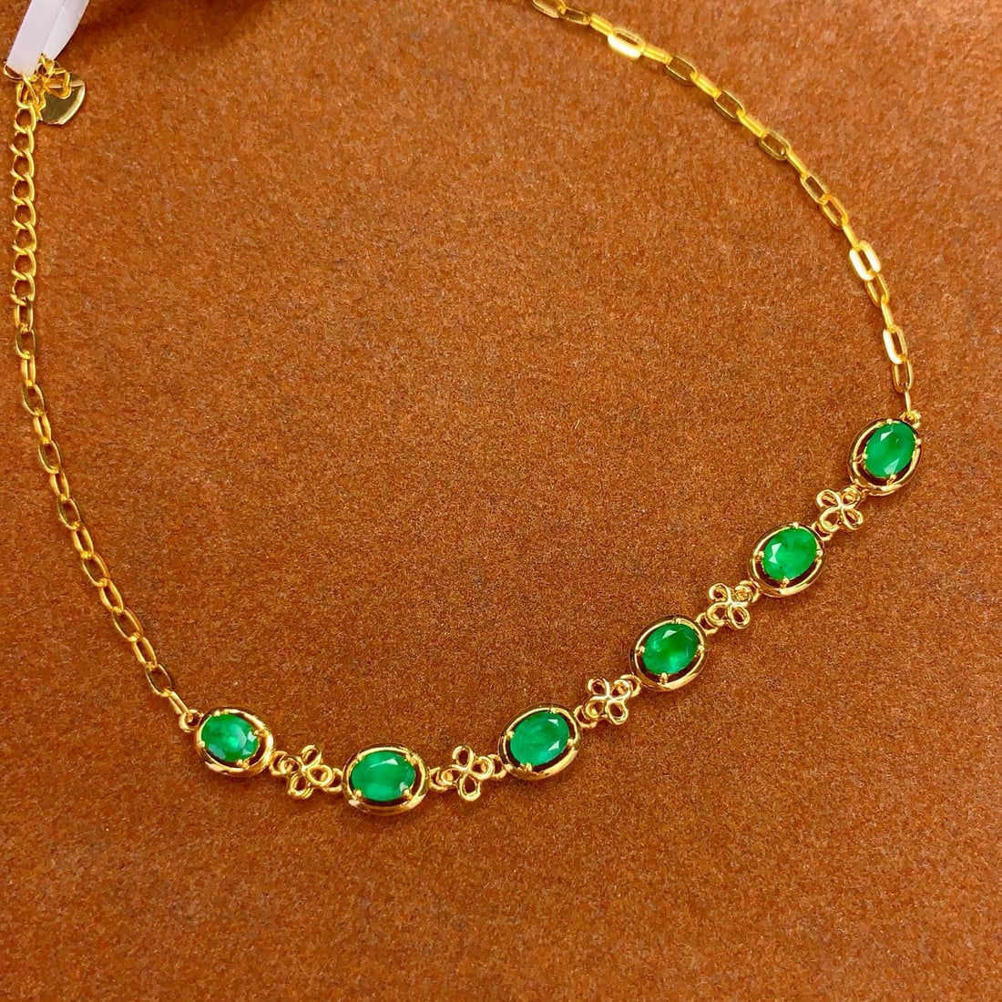 14k Gold 2 Ct Vivid Green Natural Emerald Bracelet - 2