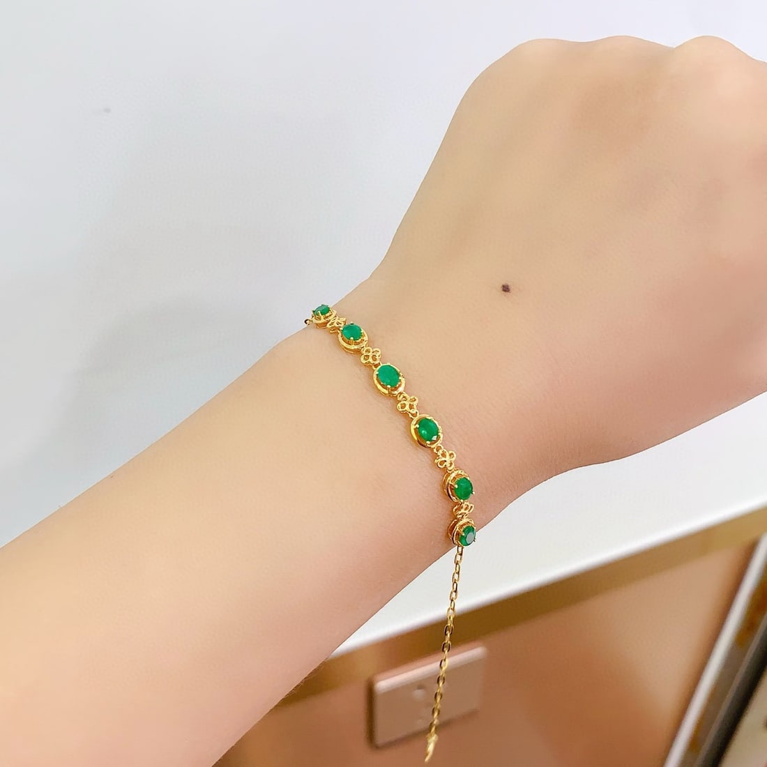 14k Gold 2 Ct Vivid Green Natural Emerald Bracelet - 3