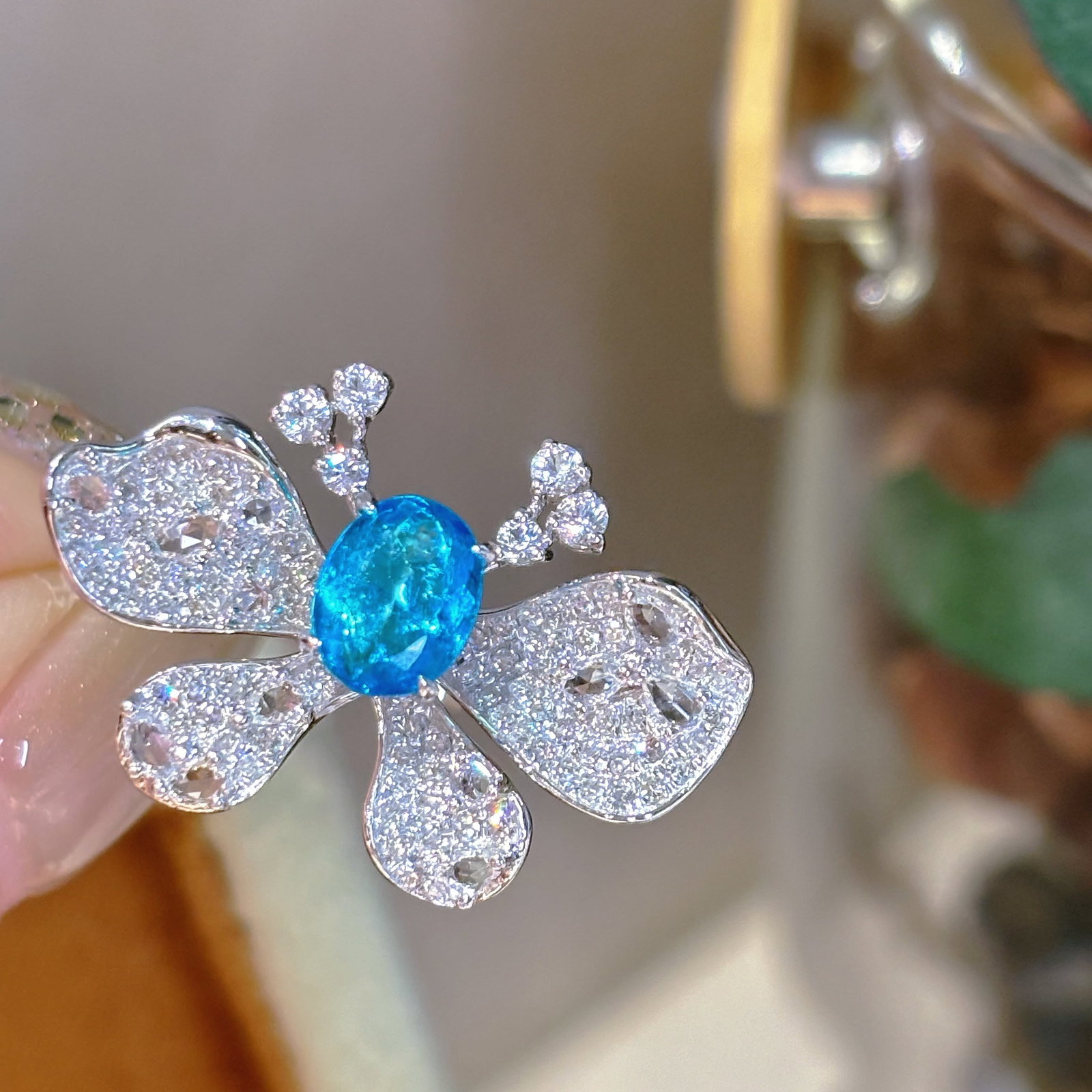 14k Gold 1.08 Ct Natural Paraiba Tourmaline & Diamond Ring: Ref:231036125 // gold content:14k gold // ring size:7. 25us // // main gemstone:paraiba tourmaline // shape:oval // carat weight:1. 08ct // color:blue // treatment:natural // // adjacent gemstone 2 :