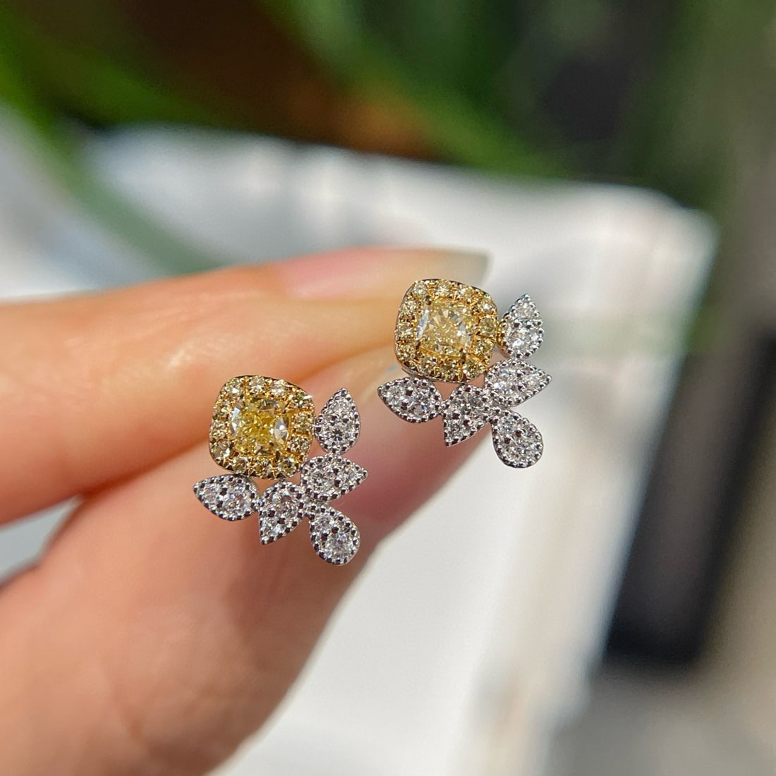 14k Gold 0.48 Ct Natural Color Diamond Earrings - 3