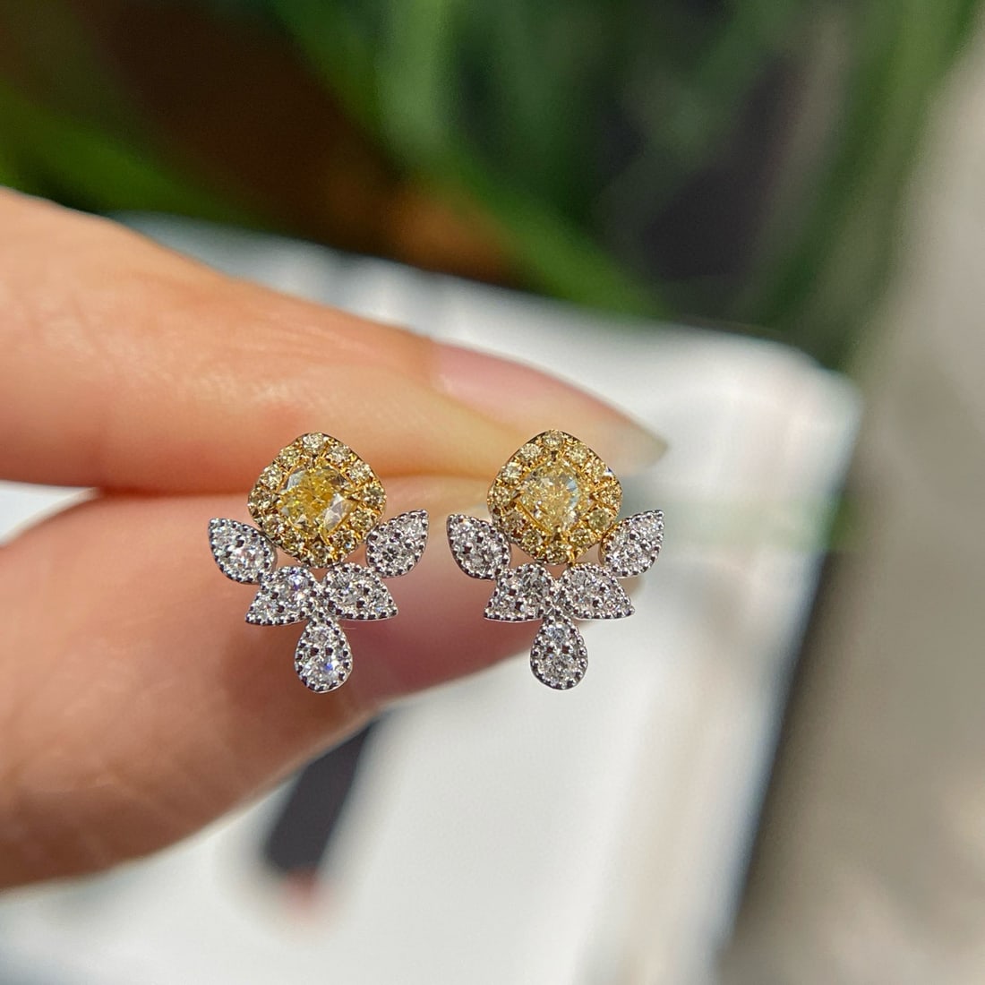 14k Gold 0.48 Ct Natural Color Diamond Earrings - 4
