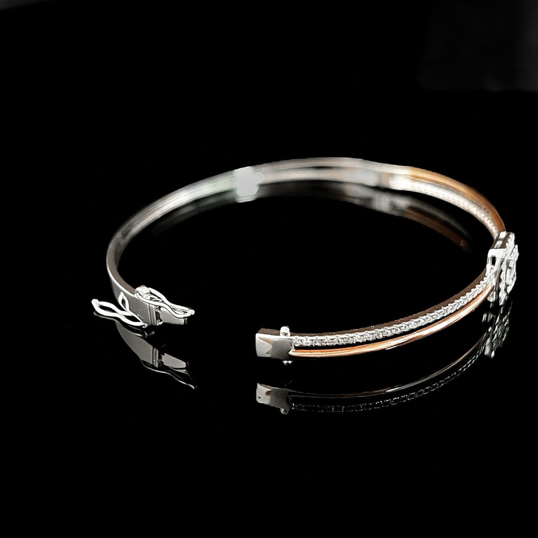 14k Gold 0.7 Ct Natural H Diamond Bangle - 2