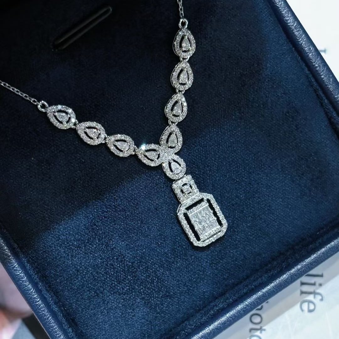 14k Gold 1.1 Ct Natural H Diamond Necklace: Ref:231036132 // gold content:14k gold // main gemstone:diamond // shape:multiply // carat weight:1. 1ct // clarity grade:vs-si // color:h // treatment:natural // Condition: New Low Estimate: 3300