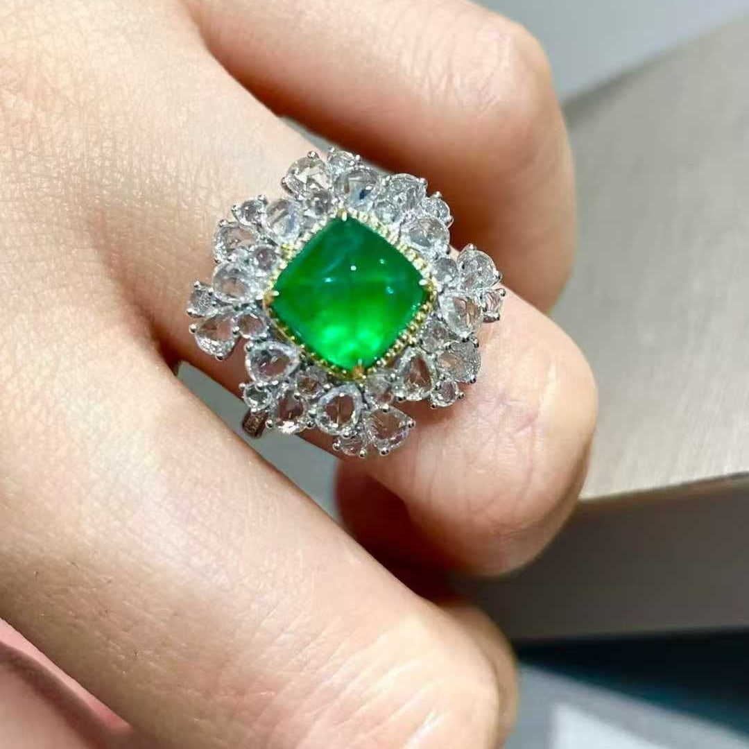 14k Gold 2.35 Ct Vivid Green Natural Emerald & Diamond & Sapphire Ring: Ref:231036153 // gold content:14k gold // ring size:7. 25us // // main gemstone:emerald // shape:suger-loaf // carat weight:2. 35ct // color:vivid green // treatment:natural // // adjacent gemstone 2