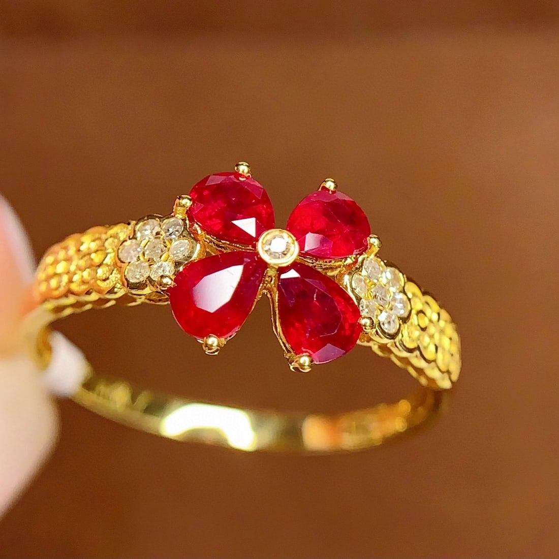 14k Gold 1 Ct Natural Ruby & Diamond Ring: Ref:231036158 // gold content:14k gold // ring size:7. 25us // // main gemstone:ruby // shape:pear // carat weight:1ct // color:red // treatment:natural // // adjacent gemstone 2 : diamond // number