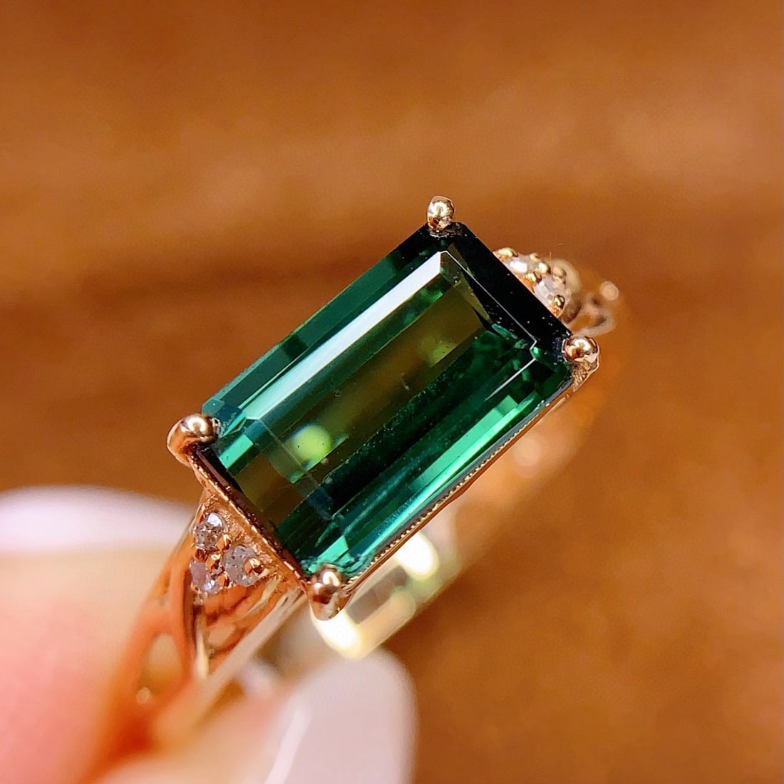 14k Gold 2.2 Ct Natural Tourmaline & Diamond Ring: Ref:231036164 // gold content:14k gold // ring size:7. 25us // // main gemstone:tourmaline // shape:octagonal // carat weight:2. 2ct // color:green // treatment:natural // // adjacent gemstone 2 :