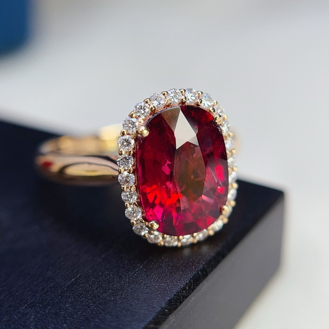 14k Gold 2.70 Ct Natural Tourmaline & Diamond Ring: Ref:231036166 // gold content:14k gold // ring size:7. 25us // // main gemstone:tourmaline // shape:oval // carat weight:2. 70ct // color:red // treatment:natural // // adjacent gemstone 2 : diamond