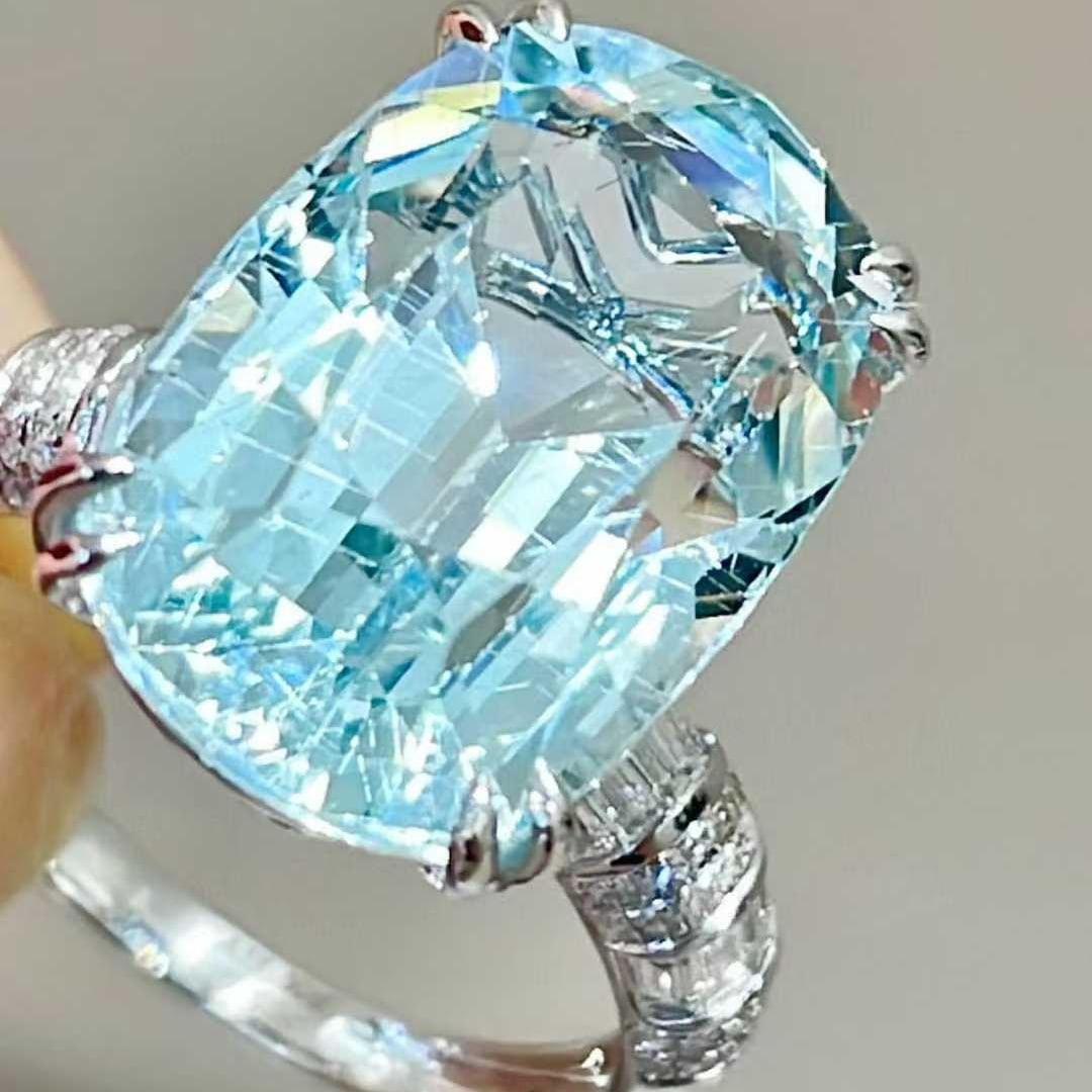 14k Gold 12.15 Ctw Natural Aquamarine & Diamond Ring: Ref:231036169 // gold content:14k gold // ring size:7. 25us // // main gemstone:aquamarine // shape:oval // carat weight:11. 5ct // color:blue // treatment:natural // // adjacent gemstone 2 : diamond