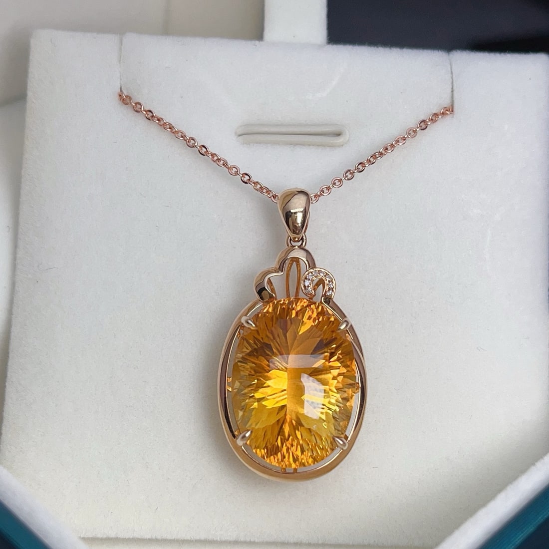 14k Gold 17.50 Ct Natural Citrine & Diamond Pendant( Without Chain ): Ref:231036171 // gold content:14k gold // main gemstone:citrine // shape:oval // carat weight:17. 50ct // color:yellow // treatment:natural // // adjacent gemstone 2 : diamond // number of stones:8