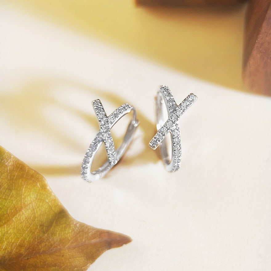 14k Gold 0.2 Ct Natural H Diamond Earrings: Ref:231036184 // gold content:14k gold // main gemstone:diamond // shape:round // carat weight:0. 2ct // clarity grade:vs-si // color:h // treatment:natural // cut grade:g // High Estimate: 3000