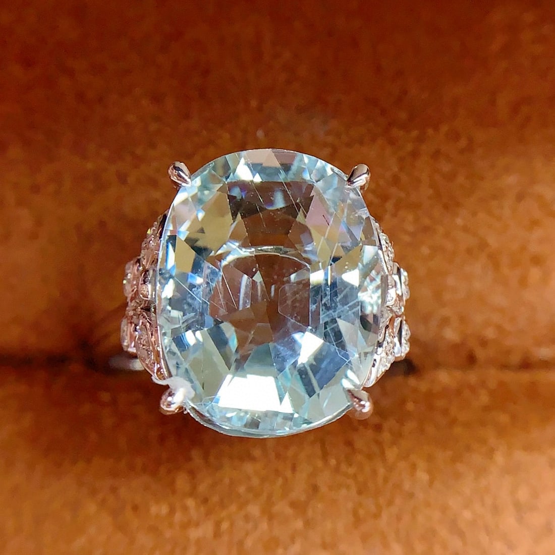 14k Gold 9.6 Ct Natural Aquamarine & Diamond Ring: Ref:231036191 // gold content:14k gold // ring size:7. 25us // // main gemstone:aquamarine // shape:oval // carat weight:9. 6ct // color:blue // treatment:natural // // adjacent gemstone 2 : diamond