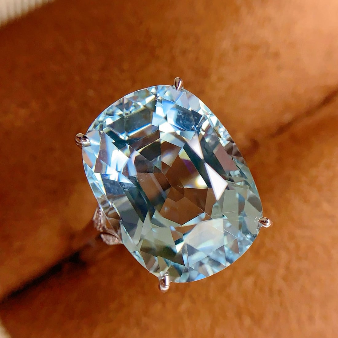 14k Gold 13.86 Ct Natural Aquamarine & Diamond Ring: Ref:231036192 // gold content:14k gold // ring size:7. 25us // // main gemstone:aquamarine // shape:cushion // carat weight:13. 86ct // color:blue // treatment:natural // // adjacent gemstone 2 :