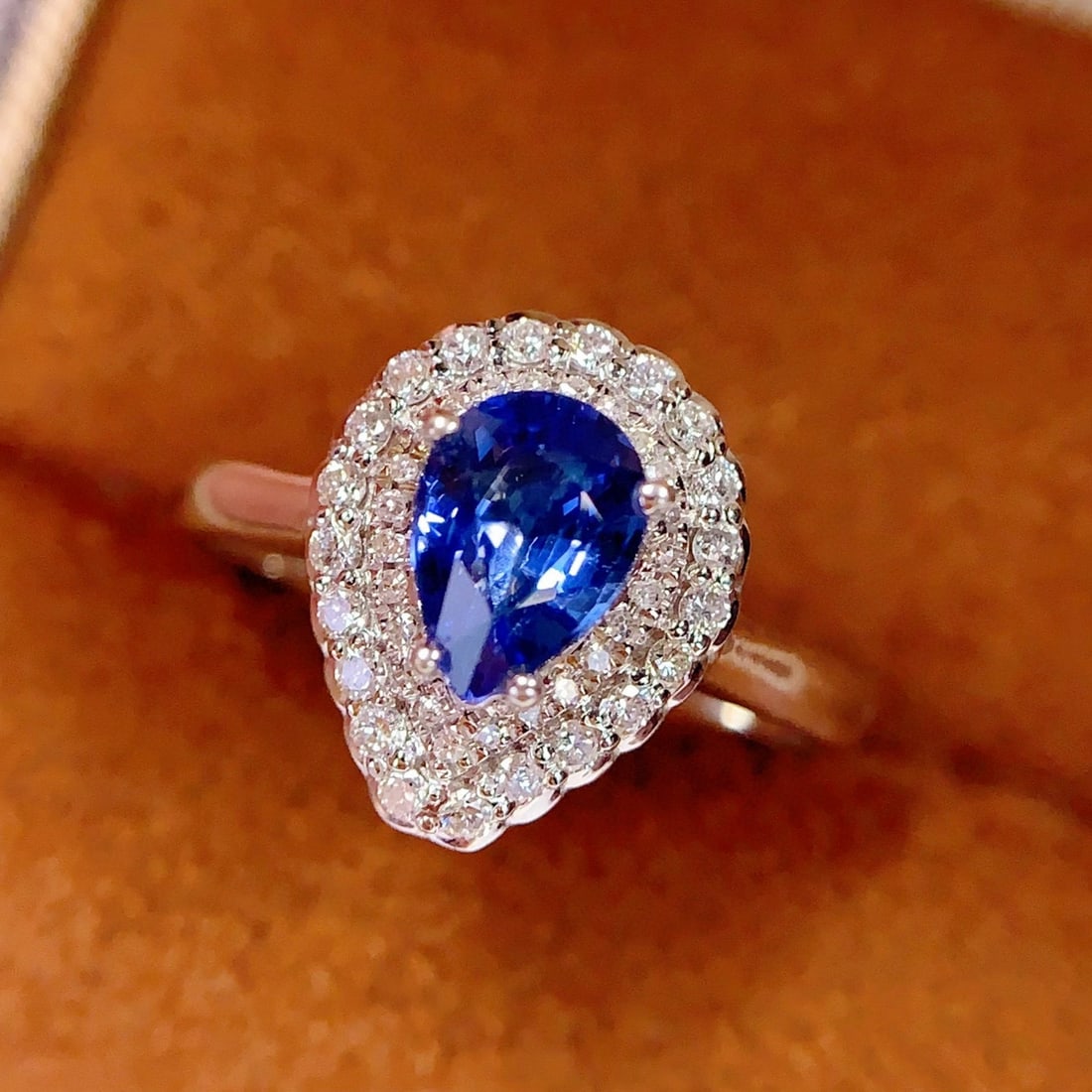 14k Gold 1 Ct Natural Sapphire & Diamond Ring: Ref:231036195 // gold content:14k gold // ring size:7. 25us // // main gemstone:sapphire // shape:pear // carat weight:1ct // color:blue // treatment:natural // // adjacent gemstone 2 : diamond //