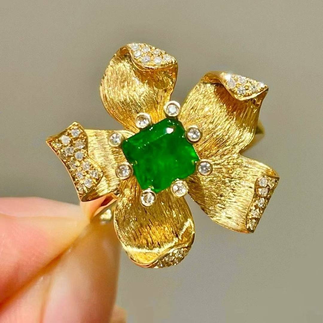 14k Gold 1 Ct Vivid Green Natural Emerald & Diamond Ring: Ref:231036203 // gold content:14k gold // ring size:7. 25us // // main gemstone:emerald // shape:octagonal // carat weight:1ct // color:vivid green // treatment:natural // // adjacent gemstone 2 :