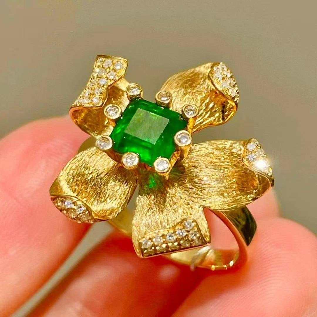 14k Gold 1 Ct Vivid Green Natural Emerald & Diamond Ring - 2