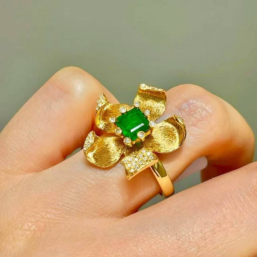 14k Gold 1 Ct Vivid Green Natural Emerald & Diamond Ring - 3