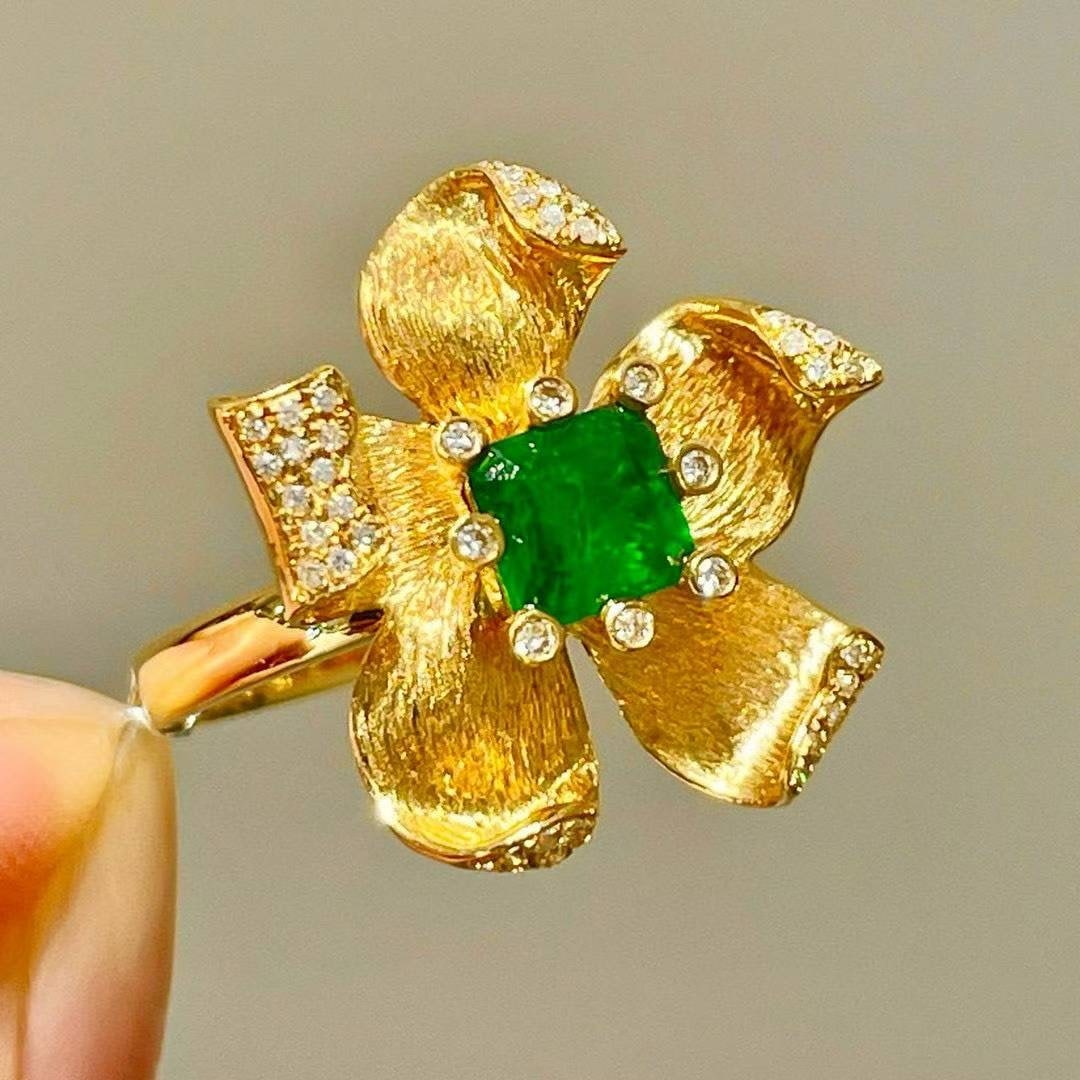 14k Gold 1 Ct Vivid Green Natural Emerald & Diamond Ring - 4